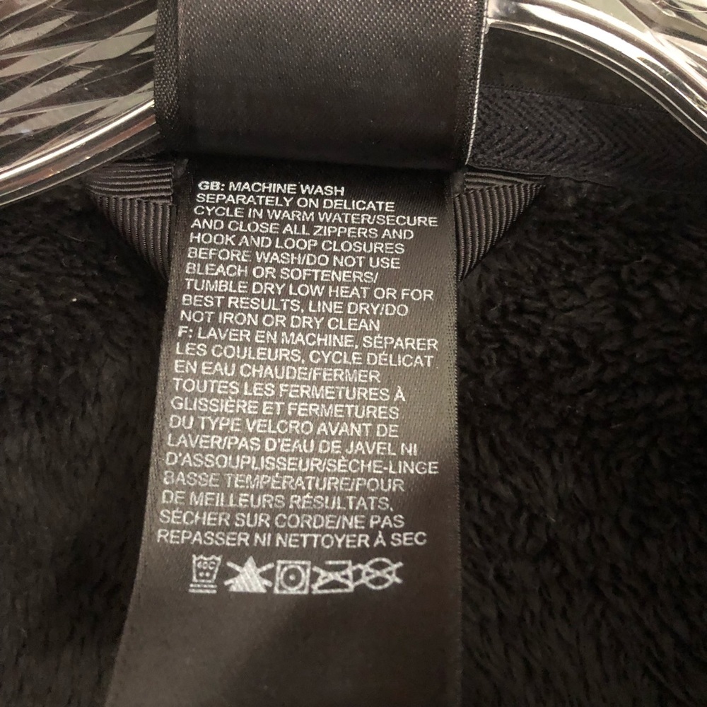 ❌SOLD❌ The North Face Women's Black Osito Fleece Jacket - Small Petite - Picture 10 of 13